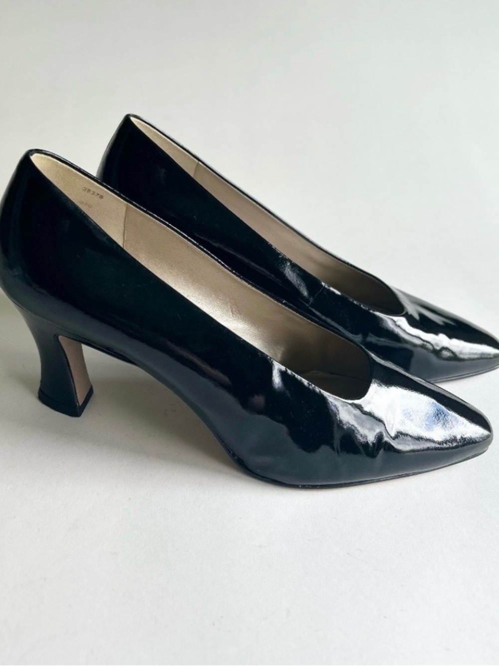 Laura Scott Black Patent Leather Classic Heels size 10.